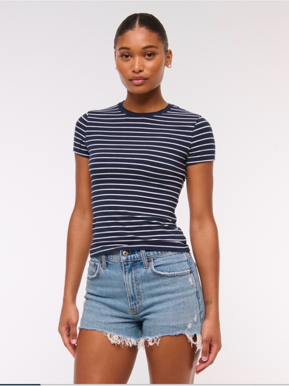 Abercrombie & Fitch High Rise Mom Short - Picture 2 of 9